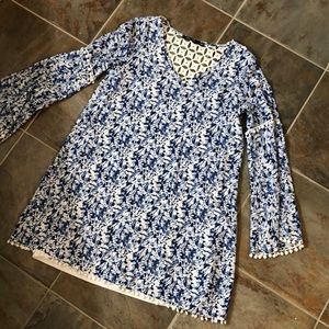 ModCloth Doe and Rae sz S tunic blue/white floral